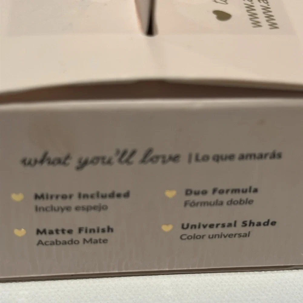Amor Us Duo Setting Powder for Face and Under Eyes.
